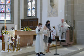 Feier der 1. Heiligen Kommunion in Sankt Crescentius (Foto: Karl-Franz Thiede)